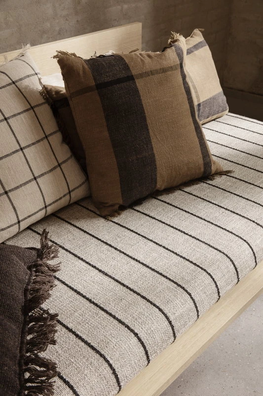 Ferm LIVING Dry Kissen, 40 X 90 Cm, Zuckertangbraun – Schwarz 2 Ferm LIVING Dry Kissen, 40 X 90 Cm, Zuckertangbraun – Schwarz – Bild 2