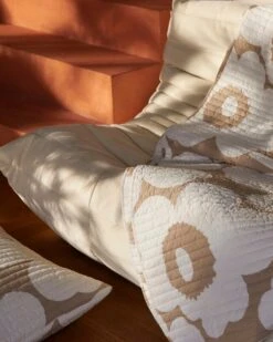 Marimekko Unikko Doppelbett-Überwurf, 260 × 260 cm, Beige - Naturweiß -Heimstil Angebote Store 211101 MARIMEKKO 223 HOME 0306