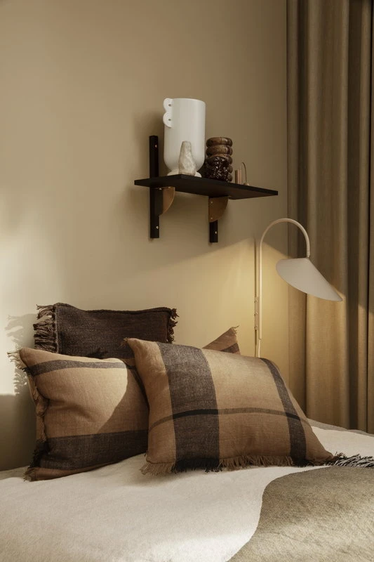 Ferm LIVING Dry Kissen, 40 X 90 Cm, Zuckertangbraun – Schwarz 4 Ferm LIVING Dry Kissen, 40 X 90 Cm, Zuckertangbraun – Schwarz – Bild 4