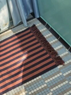 Hay Stripes And Stripes Teppich, 65 X 300 Cm, Navy Cacao 11 Hay Stripes And Stripes Teppich, 65 X 300 Cm, Navy Cacao -Heimstil Angebote Store Aquarelle vertical ice blue Stripes and Stripes navy cacao 1