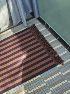 Hay Stripes And Stripes Türmatte, Navy Cacao -Heimstil Angebote Store Aquarelle vertical ice blue Stripes and Stripes navy cacao