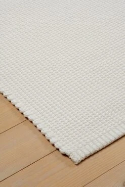 Piccolo 2 Teppich, Weiß – Weiß -Heimstil Angebote Store Detail Piccolo 2 17116001 col white white hand woven end woodnotes2