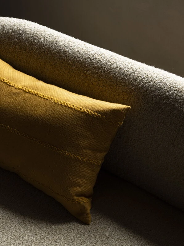 Menu Losaria Kissen, 60 × 40 cm, Ocker 3 Menu Losaria Kissen, 60 × 40 cm, Ocker – Bild 3