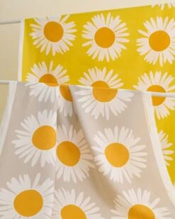 Marimekko Auringonkukka Tischdecke, 135 X 280 Cm, Gelb - Weiß 5 Marimekko Auringonkukka Tischdecke, 135 X 280 Cm, Gelb - Weiß -Heimstil Angebote Store MM 231 Auringinkukka 2 3