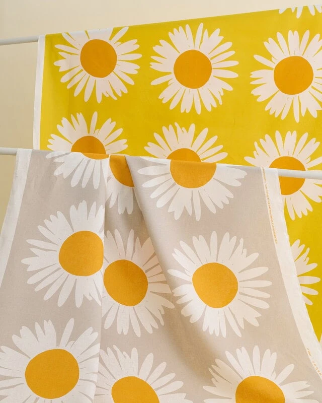 Marimekko Auringonkukka Tischdecke, 135 X 280 Cm, Gelb - Weiß 3 Marimekko Auringonkukka Tischdecke, 135 X 280 Cm, Gelb - Weiß – Bild 3
