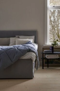 Moona Bettüberwurf Für Doppelbett,260 X 260 cm, Nebelblau - Damp -Heimstil Angebote Store Matri Basic Quilted Moona fog blue Front 0256 lr