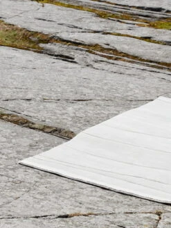 Rock Teppich, Hellgrau -Heimstil Angebote Store RootsLiving Rock Light Grey carpet DSC9301 web