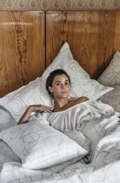 Unien Talo Kissenbezug, 60 X 80 Cm, Weiß - Schwarz 9 Unien Talo Kissenbezug, 60 X 80 Cm, Weiß - Schwarz -Heimstil Angebote Store Saana ja Olli Unien talo 18 Suvi Keslinen hires