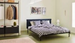 Hay Été Bettdeckenbezug, Mitternachtsblau - Hellgrau -Heimstil Angebote Store Tamoto Bed Metaphor 008 headboard anthracite powder coated frame Pier System 1002 black powder coated steel black anodised profiles