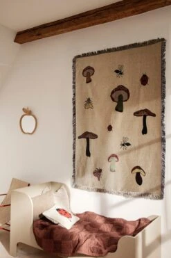 Ferm LIVING Forest Wandteppich-Decke, Sand -Heimstil Angebote Store fermLIVING AW21 SillJuniorBed ForestTapestryBlanket ForestEmbroideredCushion image