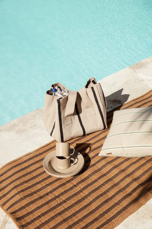 Ferm LIVING Grand Kissen, 50 × 50 cm, Austernbeige – Zitronengelb – Leuchten 2 Ferm LIVING Grand Kissen, 50 × 50 cm, Austernbeige – Zitronengelb – Leuchten – Bild 2