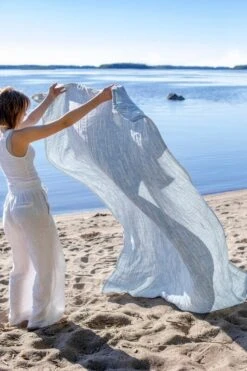 Osmankäämi Tischdecke/Überwurf, 145 x 200 cm, Leinen - Blau -Heimstil Angebote Store lapuankankurit osmankaami tablecloth blanket linen rainy blue 2