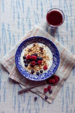 Osmankäämi Tischdecke/Überwurf, 145 x 200 cm, Leinen - Blau -Heimstil Angebote Store lapuankankurit osmankaami tablecloth blanket linen rainy blue and towel napkin grey cinnamon