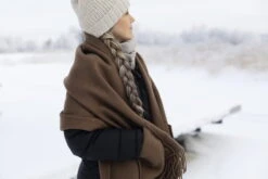 Uni Stola Mit Taschen, Mokka -Heimstil Angebote Store lapuankankurit uni pocket shawl mocca 2 kopio