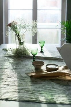 Villiyrtit Tischtuch/Überwurf, 150 X 200 Cm, Weiß - Olivgrün 8 Villiyrtit Tischtuch/Überwurf, 150 X 200 Cm, Weiß - Olivgrün -Heimstil Angebote Store lapuankankurit villiyrtit tablecloth blanket and duo towel clouberry linen 2